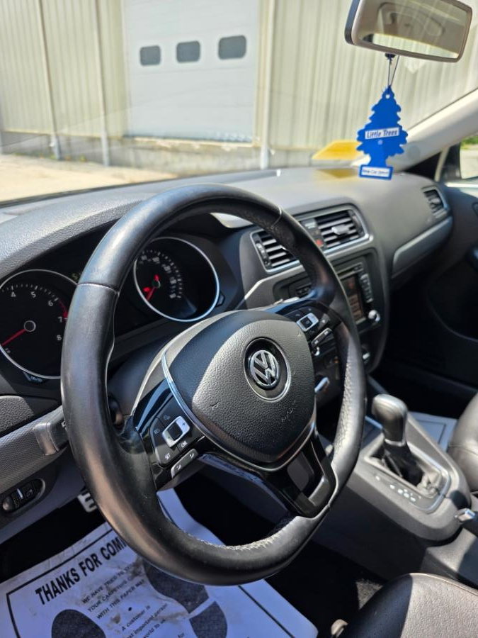 2015 Volkswagen Jetta Sedan 4dr Auto 1.8T SE w/Connectivity/Navigation PZEV, available for sale in Dudley, Massachusetts | Zoom Auto Service. Dudley, Massachusetts 2015 Volkswagen Jetta Sedan 4dr Auto 1.8T SE w/Connectivity/Navigation PZEV, available for sale in Dudley, Massachusetts | Zoom Auto Service. Dudley, Massachusetts