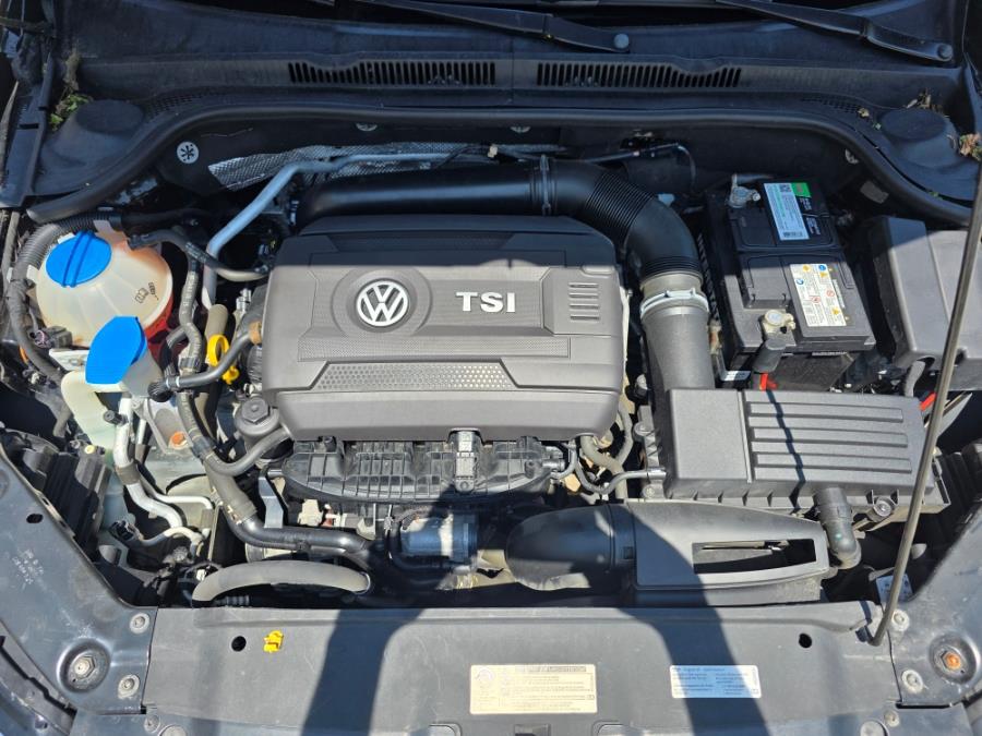 2015 Volkswagen Jetta Sedan 4dr Auto 1.8T SE w/Connectivity/Navigation PZEV, available for sale in Dudley, Massachusetts | Zoom Auto Service. Dudley, Massachusetts 2015 Volkswagen Jetta Sedan 4dr Auto 1.8T SE w/Connectivity/Navigation PZEV, available for sale in Dudley, Massachusetts | Zoom Auto Service. Dudley, Massachusetts