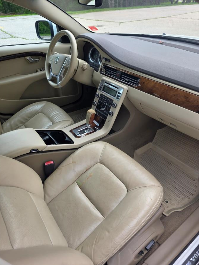 2010 Volvo XC70 4dr Wgn 3.0T w/Moonroof, available for sale in Dudley, Massachusetts | Zoom Auto Service. Dudley, Massachusetts 2010 Volvo XC70 4dr Wgn 3.0T w/Moonroof, available for sale in Dudley, Massachusetts | Zoom Auto Service. Dudley, Massachusetts