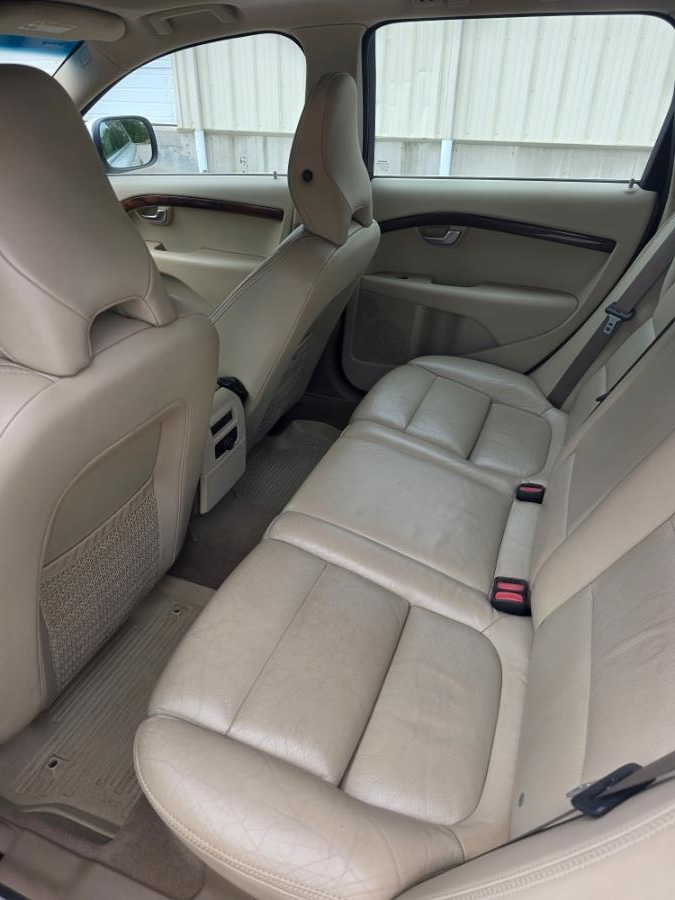 2010 Volvo XC70 4dr Wgn 3.0T w/Moonroof, available for sale in Dudley, Massachusetts | Zoom Auto Service. Dudley, Massachusetts 2010 Volvo XC70 4dr Wgn 3.0T w/Moonroof, available for sale in Dudley, Massachusetts | Zoom Auto Service. Dudley, Massachusetts
