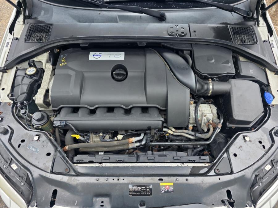 2010 Volvo XC70 4dr Wgn 3.0T w/Moonroof, available for sale in Dudley, Massachusetts | Zoom Auto Service. Dudley, Massachusetts 2010 Volvo XC70 4dr Wgn 3.0T w/Moonroof, available for sale in Dudley, Massachusetts | Zoom Auto Service. Dudley, Massachusetts