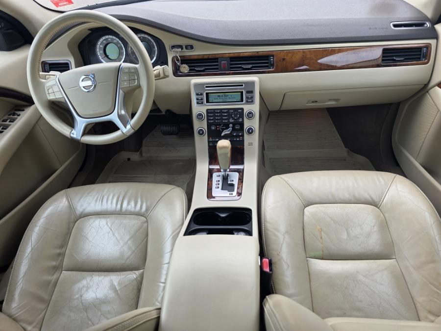 2010 Volvo XC70 4dr Wgn 3.0T w/Moonroof, available for sale in Dudley, Massachusetts | Zoom Auto Service. Dudley, Massachusetts 2010 Volvo XC70 4dr Wgn 3.0T w/Moonroof, available for sale in Dudley, Massachusetts | Zoom Auto Service. Dudley, Massachusetts