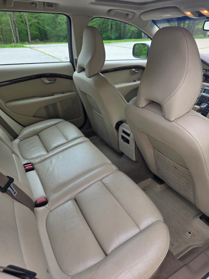 2010 Volvo XC70 4dr Wgn 3.0T w/Moonroof, available for sale in Dudley, Massachusetts | Zoom Auto Service. Dudley, Massachusetts 2010 Volvo XC70 4dr Wgn 3.0T w/Moonroof, available for sale in Dudley, Massachusetts | Zoom Auto Service. Dudley, Massachusetts