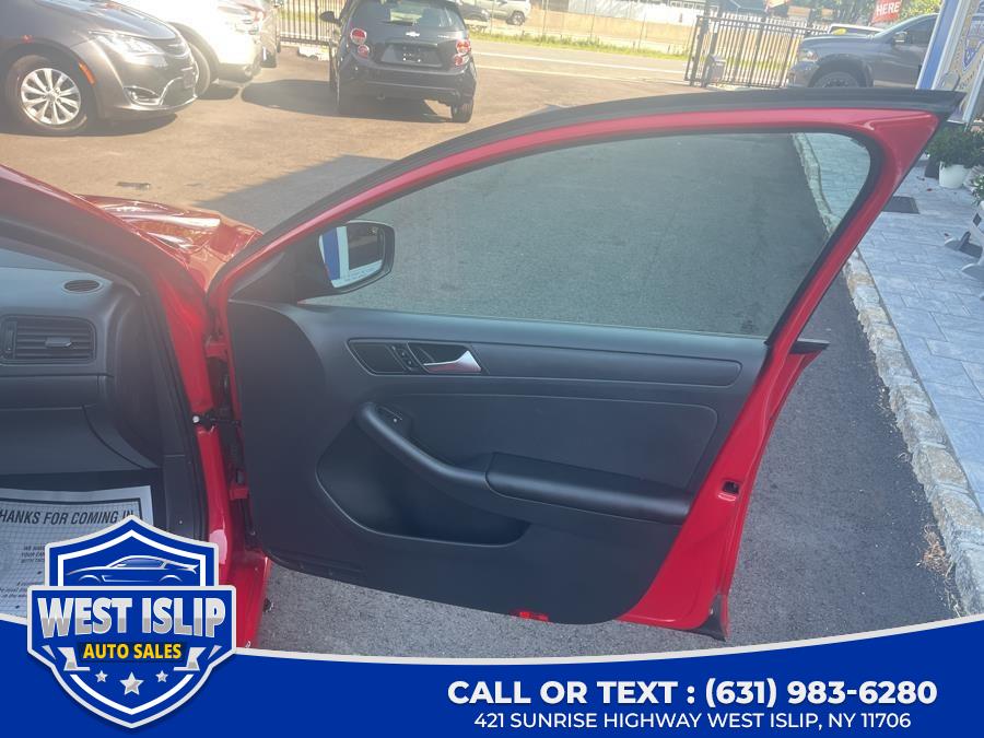 2015 Volkswagen Jetta Sedan 4dr Auto 2.0L S, available for sale in West Islip, New York | West Islip Auto Sales. West Islip, New York 2015 Volkswagen Jetta Sedan 4dr Auto 2.0L S, available for sale in West Islip, New York | West Islip Auto Sales. West Islip, New York