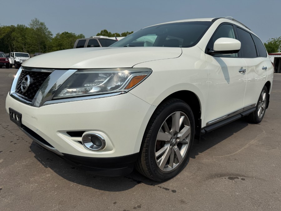 Used 2016 Nissan Pathfinder in Ortonville, Michigan | Marsh Auto Sales LLC. Ortonville, Michigan