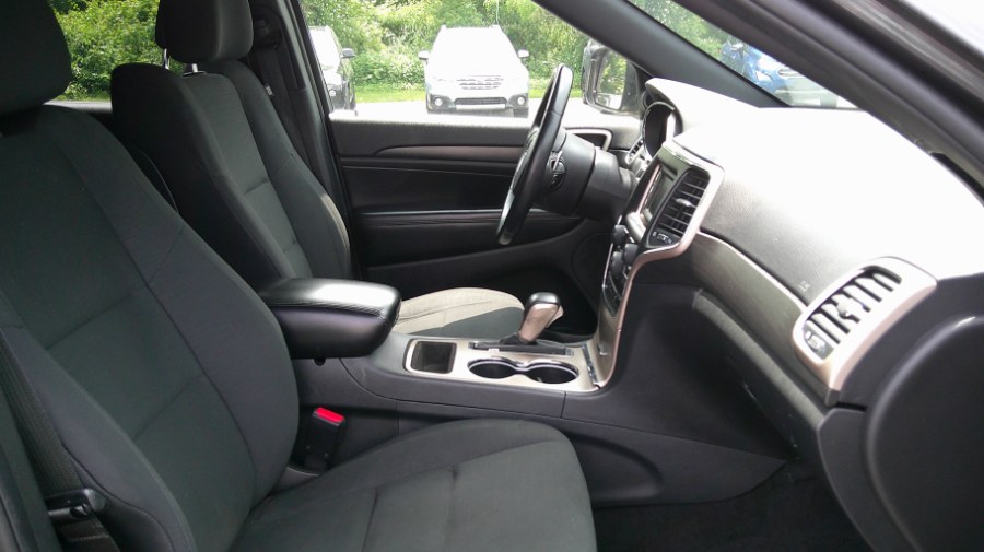2017 Jeep Grand Cherokee Laredo 4x4, available for sale in Yantic, Connecticut | Yantic Auto Center. Yantic, Connecticut 2017 Jeep Grand Cherokee Laredo 4x4, available for sale in Yantic, Connecticut | Yantic Auto Center. Yantic, Connecticut