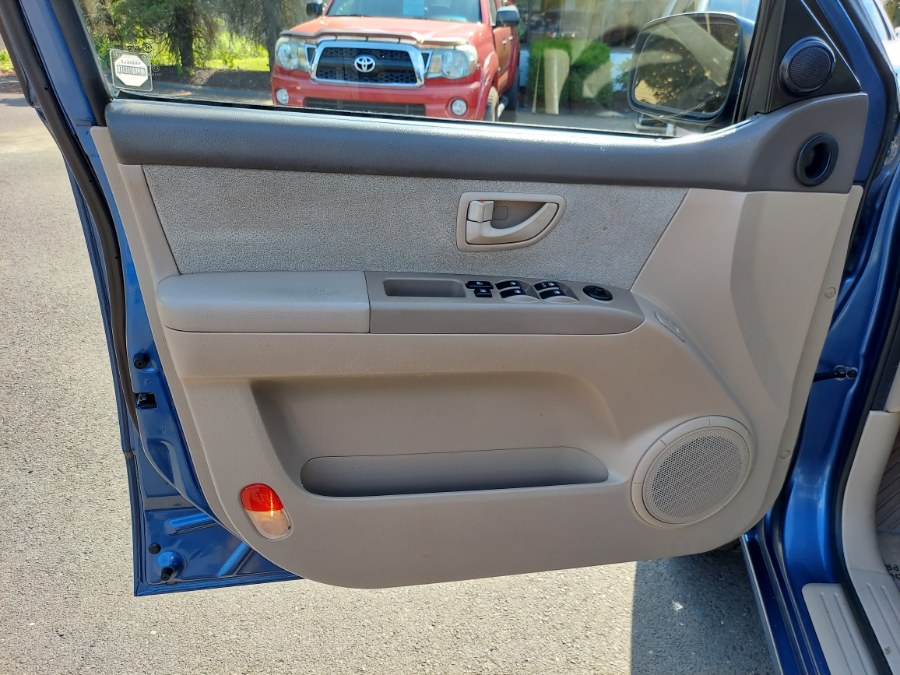 2007 Kia Sorento 4WD 4dr LX, available for sale in East Windsor, Connecticut | United Auto Sales of E Windsor, Inc. East Windsor, Connecticut 2007 Kia Sorento 4WD 4dr LX, available for sale in East Windsor, Connecticut | United Auto Sales of E Windsor, Inc. East Windsor, Connecticut