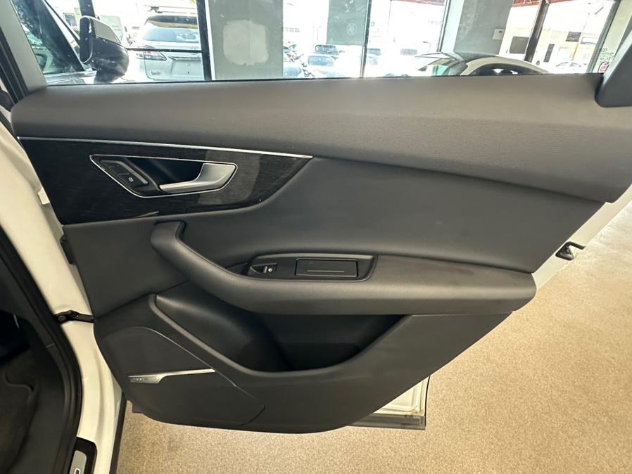2020 Audi Q7 Premium Plus photo 28
