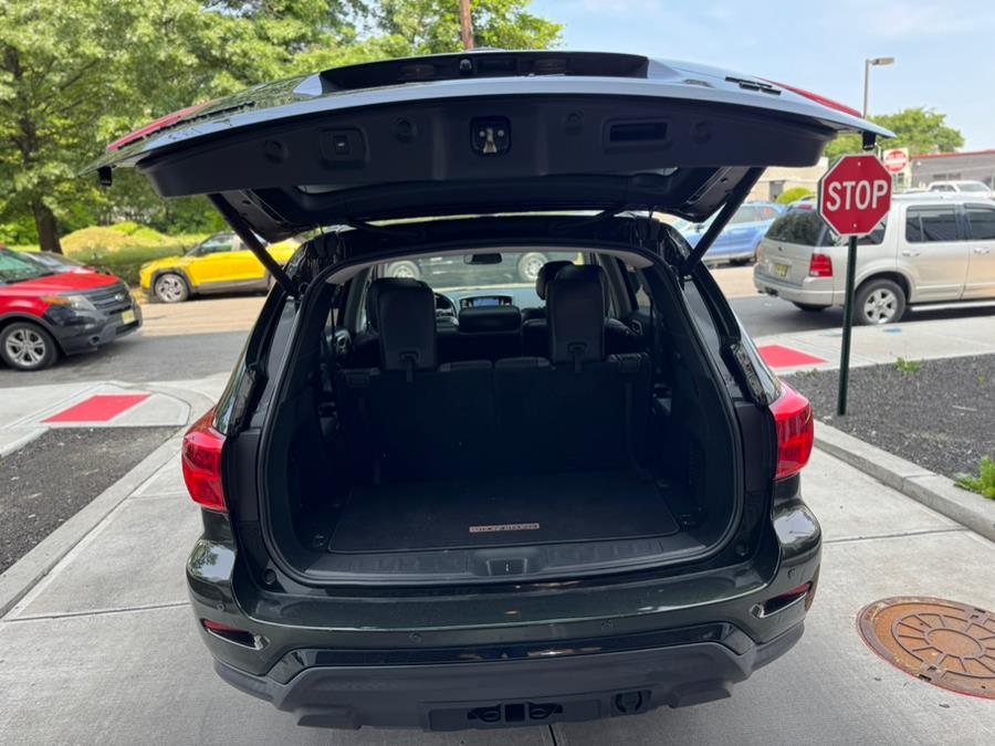2019 Nissan Pathfinder 4x4 SL, available for sale in Irvington, New Jersey | Elis Motors Corp. Irvington, New Jersey 2019 Nissan Pathfinder 4x4 SL, available for sale in Irvington, New Jersey | Elis Motors Corp. Irvington, New Jersey