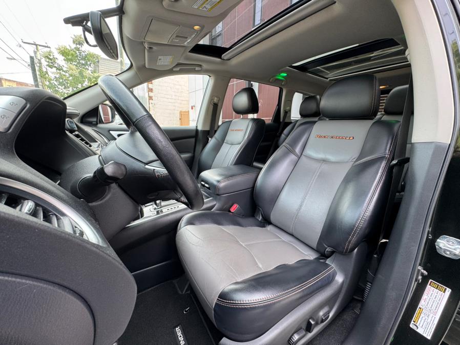 2019 Nissan Pathfinder 4x4 SL, available for sale in Irvington, New Jersey | Elis Motors Corp. Irvington, New Jersey 2019 Nissan Pathfinder 4x4 SL, available for sale in Irvington, New Jersey | Elis Motors Corp. Irvington, New Jersey