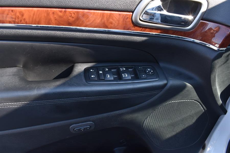 2013 Jeep Grand Cherokee LIMITED, available for sale in Patchogue, New York | 112 Auto Plaza. Patchogue, New York 2013 Jeep Grand Cherokee LIMITED, available for sale in Patchogue, New York | 112 Auto Plaza. Patchogue, New York