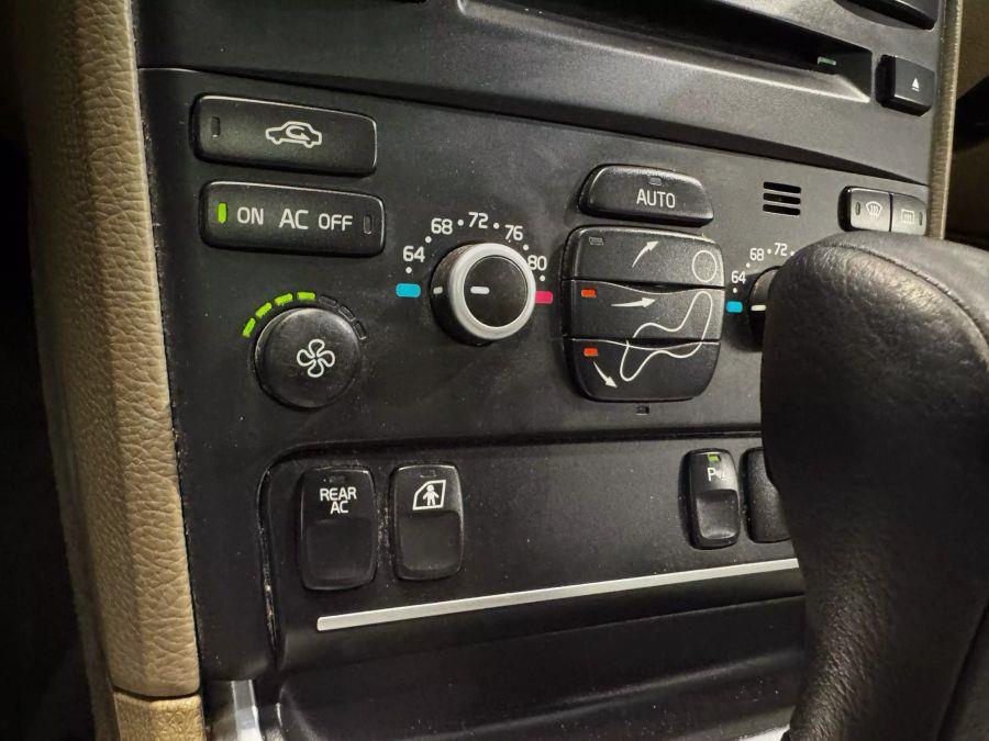 2013 Volvo Xc90 3.2 Sport Utility 4D, available for sale in Santa Ana, California | K&T Motor LLC. Santa Ana, California 2013 Volvo Xc90 3.2 Sport Utility 4D, available for sale in Santa Ana, California | K&T Motor LLC. Santa Ana, California