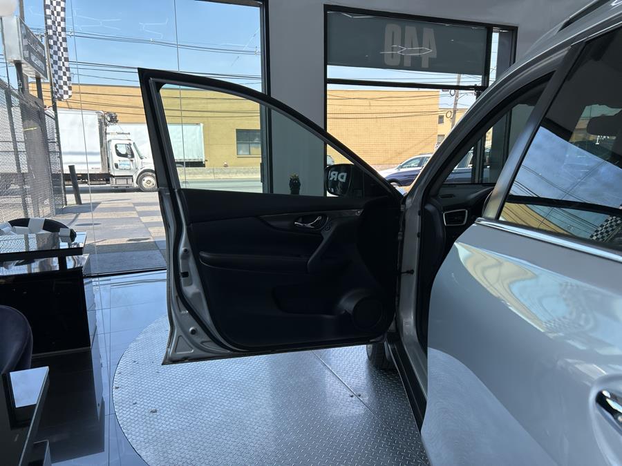 2016 Nissan Rogue AWD 4dr SL, available for sale in Jersey City, New Jersey | Luxe Auto Galleria. Jersey City, New Jersey 2016 Nissan Rogue AWD 4dr SL, available for sale in Jersey City, New Jersey | Luxe Auto Galleria. Jersey City, New Jersey