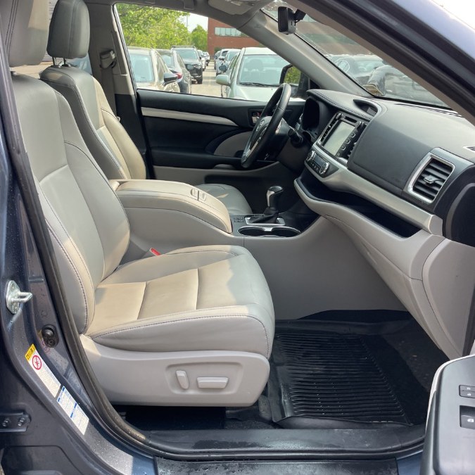 2019 Toyota Highlander XLE V6 AWD (Natl), available for sale in Brooklyn, New York | Top Line Auto Inc.. Brooklyn, New York 2019 Toyota Highlander XLE V6 AWD (Natl), available for sale in Brooklyn, New York | Top Line Auto Inc.. Brooklyn, New York