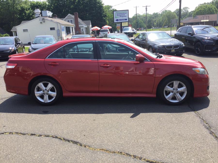 2011 Toyota Camry SE photo 4