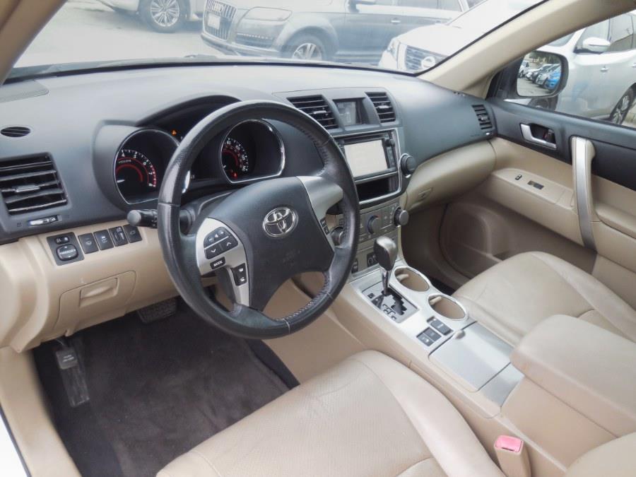 2013 Toyota Highlander 4WD 4dr V6 SE (Natl), available for sale in Hawaiian Gardens, California | Luxe Motors. Hawaiian Gardens, California 2013 Toyota Highlander 4WD 4dr V6 SE (Natl), available for sale in Hawaiian Gardens, California | Luxe Motors. Hawaiian Gardens, California