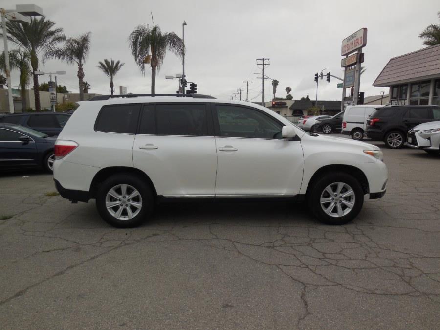 2013 Toyota Highlander 4WD 4dr V6 SE (Natl), available for sale in Hawaiian Gardens, California | Luxe Motors. Hawaiian Gardens, California 2013 Toyota Highlander 4WD 4dr V6 SE (Natl), available for sale in Hawaiian Gardens, California | Luxe Motors. Hawaiian Gardens, California