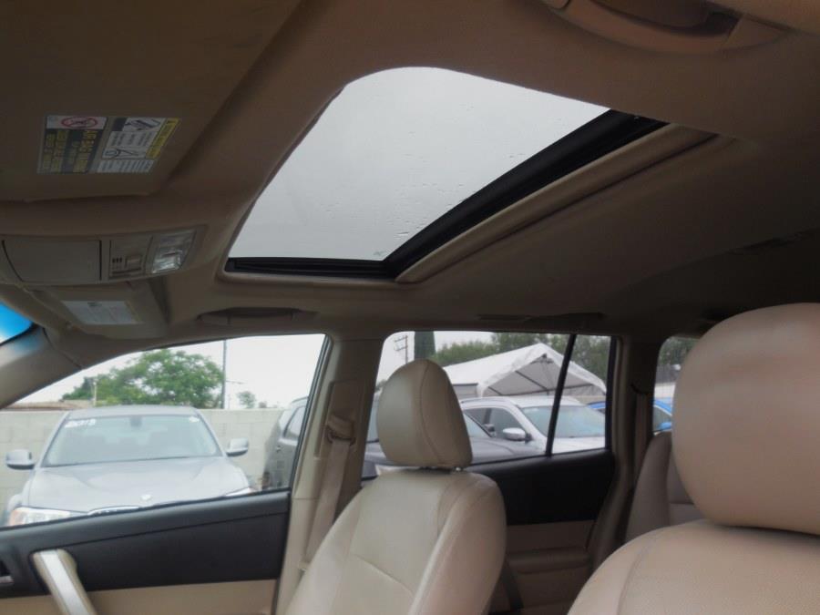 2013 Toyota Highlander 4WD 4dr V6 SE (Natl), available for sale in Hawaiian Gardens, California | Luxe Motors. Hawaiian Gardens, California 2013 Toyota Highlander 4WD 4dr V6 SE (Natl), available for sale in Hawaiian Gardens, California | Luxe Motors. Hawaiian Gardens, California