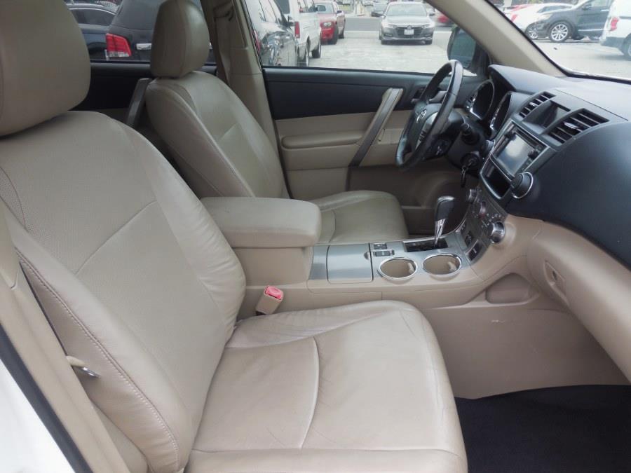 2013 Toyota Highlander 4WD 4dr V6 SE (Natl), available for sale in Hawaiian Gardens, California | Luxe Motors. Hawaiian Gardens, California 2013 Toyota Highlander 4WD 4dr V6 SE (Natl), available for sale in Hawaiian Gardens, California | Luxe Motors. Hawaiian Gardens, California