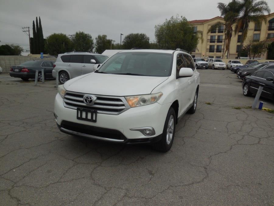 2013 Toyota Highlander 4WD 4dr V6 SE (Natl), available for sale in Hawaiian Gardens, California | Luxe Motors. Hawaiian Gardens, California 2013 Toyota Highlander 4WD 4dr V6 SE (Natl), available for sale in Hawaiian Gardens, California | Luxe Motors. Hawaiian Gardens, California