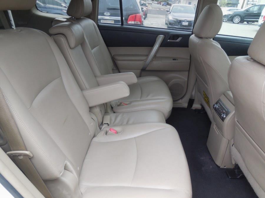2013 Toyota Highlander 4WD 4dr V6 SE (Natl), available for sale in Hawaiian Gardens, California | Luxe Motors. Hawaiian Gardens, California 2013 Toyota Highlander 4WD 4dr V6 SE (Natl), available for sale in Hawaiian Gardens, California | Luxe Motors. Hawaiian Gardens, California