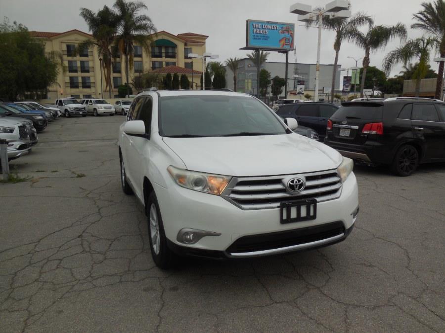 2013 Toyota Highlander 4WD 4dr V6 SE (Natl), available for sale in Hawaiian Gardens, California | Luxe Motors. Hawaiian Gardens, California 2013 Toyota Highlander 4WD 4dr V6 SE (Natl), available for sale in Hawaiian Gardens, California | Luxe Motors. Hawaiian Gardens, California