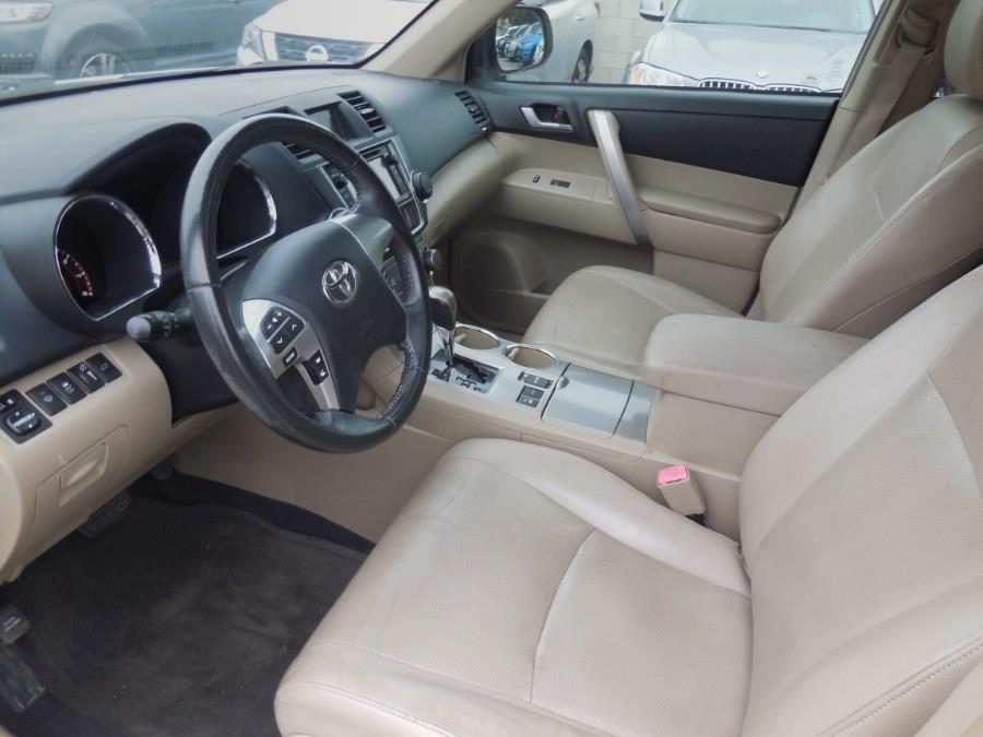2013 Toyota Highlander 4WD 4dr V6 SE (Natl), available for sale in Hawaiian Gardens, California | Luxe Motors. Hawaiian Gardens, California 2013 Toyota Highlander 4WD 4dr V6 SE (Natl), available for sale in Hawaiian Gardens, California | Luxe Motors. Hawaiian Gardens, California