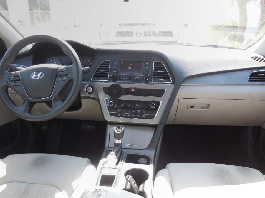 2016 Hyundai Sonata Hybrid 4dr Sdn SE, available for sale in Hawaiian Gardens, California | Luxe Motors. Hawaiian Gardens, California 2016 Hyundai Sonata Hybrid 4dr Sdn SE, available for sale in Hawaiian Gardens, California | Luxe Motors. Hawaiian Gardens, California
