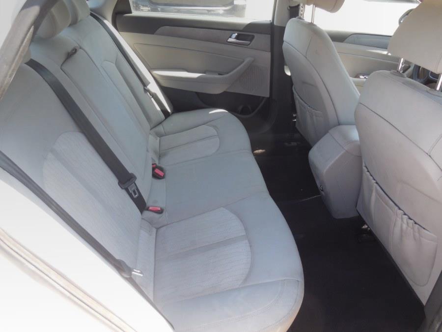 2016 Hyundai Sonata Hybrid 4dr Sdn SE, available for sale in Hawaiian Gardens, California | Luxe Motors. Hawaiian Gardens, California 2016 Hyundai Sonata Hybrid 4dr Sdn SE, available for sale in Hawaiian Gardens, California | Luxe Motors. Hawaiian Gardens, California