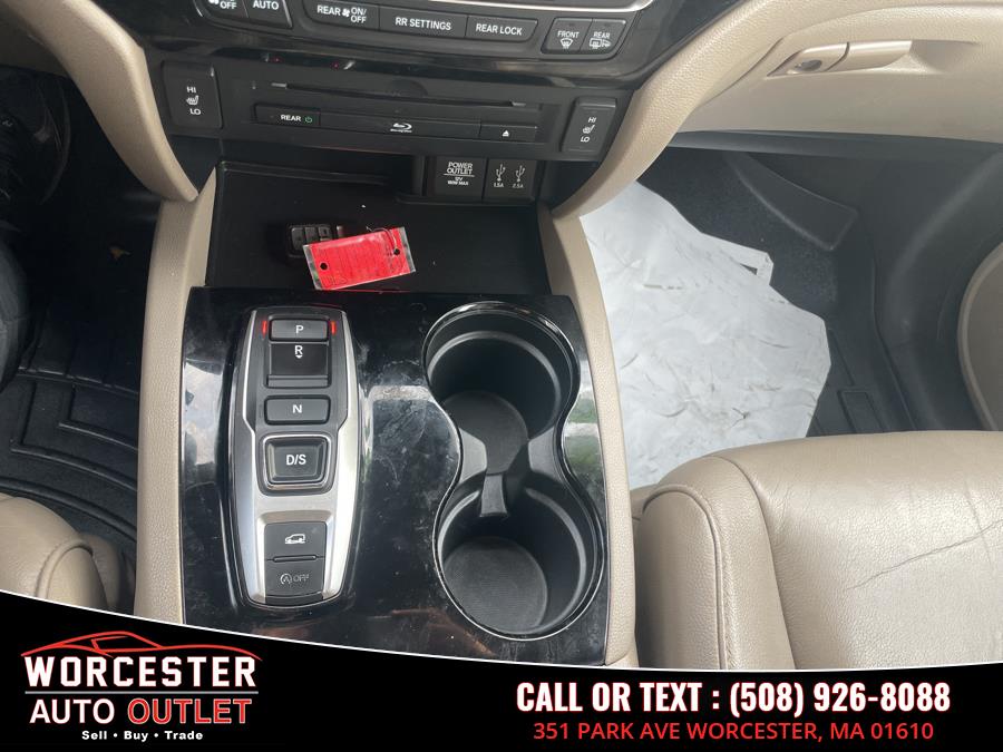 2016 Honda Pilot AWD 4dr Touring w/RES & Navi, available for sale in Worcester, Massachusetts | Worcester Auto Outlet LLC. Worcester, Massachusetts 2016 Honda Pilot AWD 4dr Touring w/RES & Navi, available for sale in Worcester, Massachusetts | Worcester Auto Outlet LLC. Worcester, Massachusetts