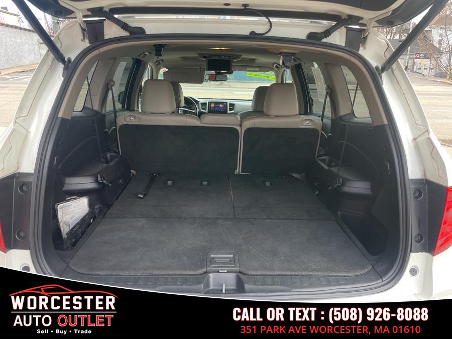 2016 Honda Pilot AWD 4dr Touring w/RES & Navi, available for sale in Worcester, Massachusetts | Worcester Auto Outlet LLC. Worcester, Massachusetts 2016 Honda Pilot AWD 4dr Touring w/RES & Navi, available for sale in Worcester, Massachusetts | Worcester Auto Outlet LLC. Worcester, Massachusetts