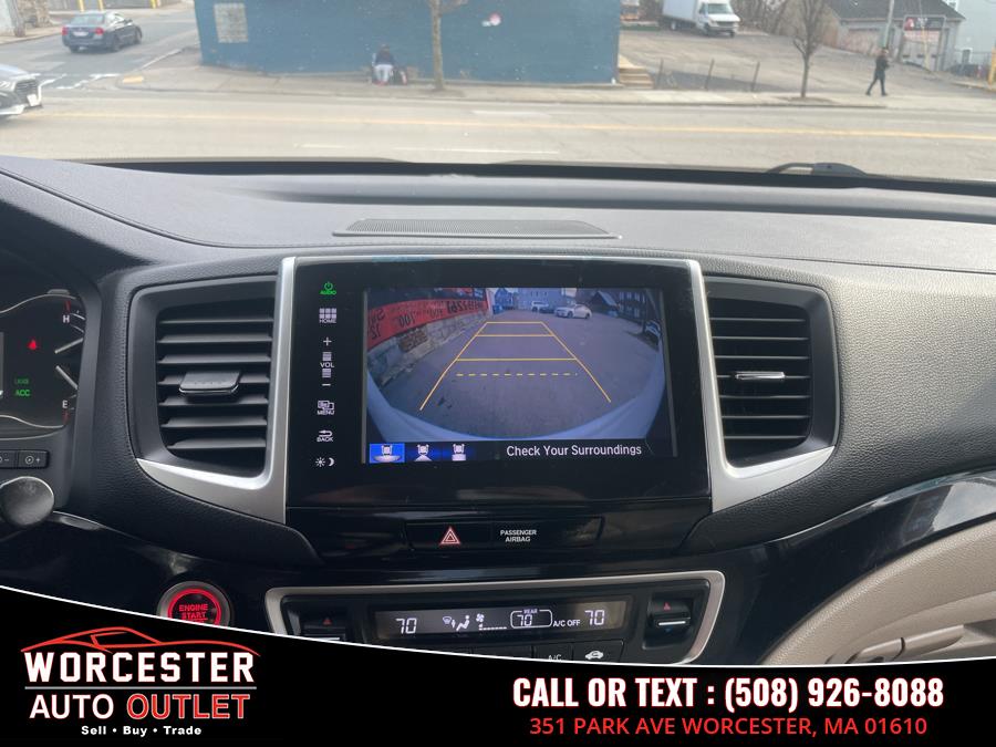 2016 Honda Pilot AWD 4dr Touring w/RES & Navi, available for sale in Worcester, Massachusetts | Worcester Auto Outlet LLC. Worcester, Massachusetts 2016 Honda Pilot AWD 4dr Touring w/RES & Navi, available for sale in Worcester, Massachusetts | Worcester Auto Outlet LLC. Worcester, Massachusetts
