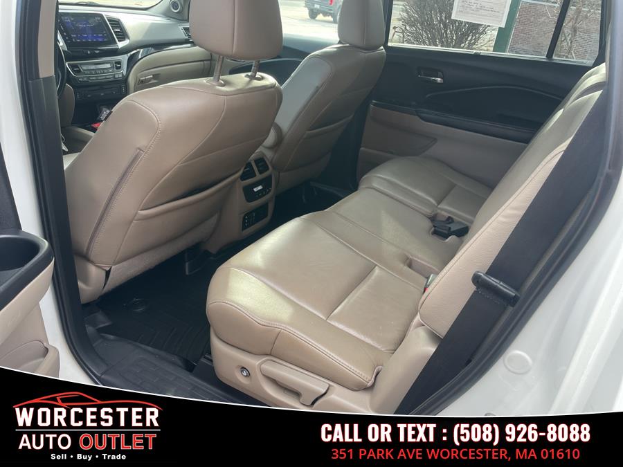 2016 Honda Pilot AWD 4dr Touring w/RES & Navi, available for sale in Worcester, Massachusetts | Worcester Auto Outlet LLC. Worcester, Massachusetts 2016 Honda Pilot AWD 4dr Touring w/RES & Navi, available for sale in Worcester, Massachusetts | Worcester Auto Outlet LLC. Worcester, Massachusetts