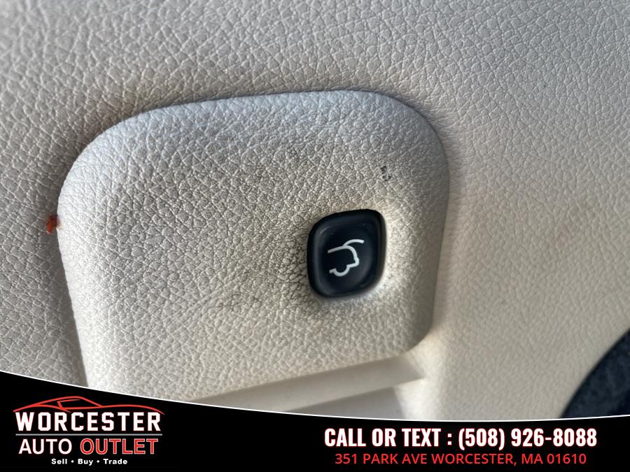2017 Jeep Grand Cherokee Limited 4x4, available for sale in Worcester, Massachusetts | Worcester Auto Outlet LLC. Worcester, Massachusetts 2017 Jeep Grand Cherokee Limited 4x4, available for sale in Worcester, Massachusetts | Worcester Auto Outlet LLC. Worcester, Massachusetts