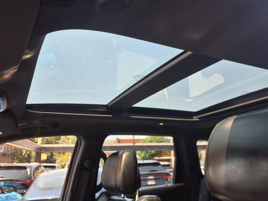 2021 Jeep Grand Cherokee Limited 4x4, available for sale in Flushing, New York | Silverline Auto Group. Flushing, New York 2021 Jeep Grand Cherokee Limited 4x4, available for sale in Flushing, New York | Silverline Auto Group. Flushing, New York