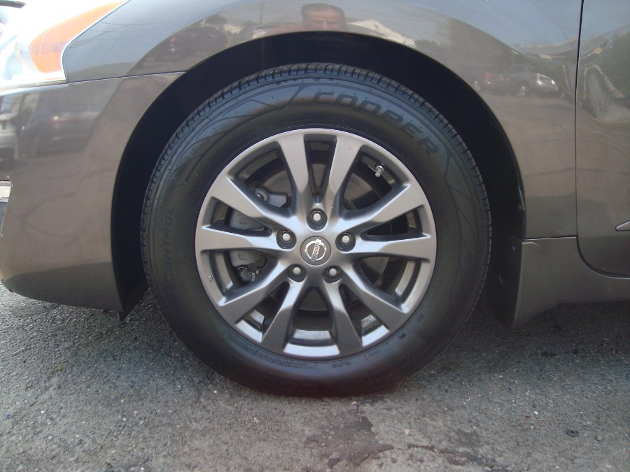 2015 Nissan Altima 4dr Sdn I4 2.5 S, available for sale in Manchester, Connecticut | Yara Motors. Manchester, Connecticut 2015 Nissan Altima 4dr Sdn I4 2.5 S, available for sale in Manchester, Connecticut | Yara Motors. Manchester, Connecticut