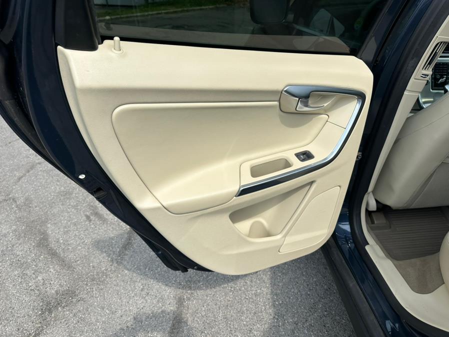 2013 Volvo XC60 AWD 4dr T6 Premier Plus, available for sale in Taunton, Massachusetts | Rt 138 Auto Center Inc . Taunton, Massachusetts 2013 Volvo XC60 AWD 4dr T6 Premier Plus, available for sale in Taunton, Massachusetts | Rt 138 Auto Center Inc . Taunton, Massachusetts