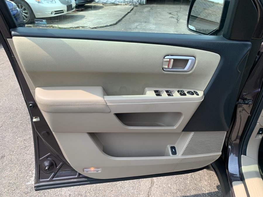 2013 Honda Pilot 4WD 4dr EX, available for sale in Springfield, Massachusetts | Absolute Motors Inc. Springfield, Massachusetts 2013 Honda Pilot 4WD 4dr EX, available for sale in Springfield, Massachusetts | Absolute Motors Inc. Springfield, Massachusetts