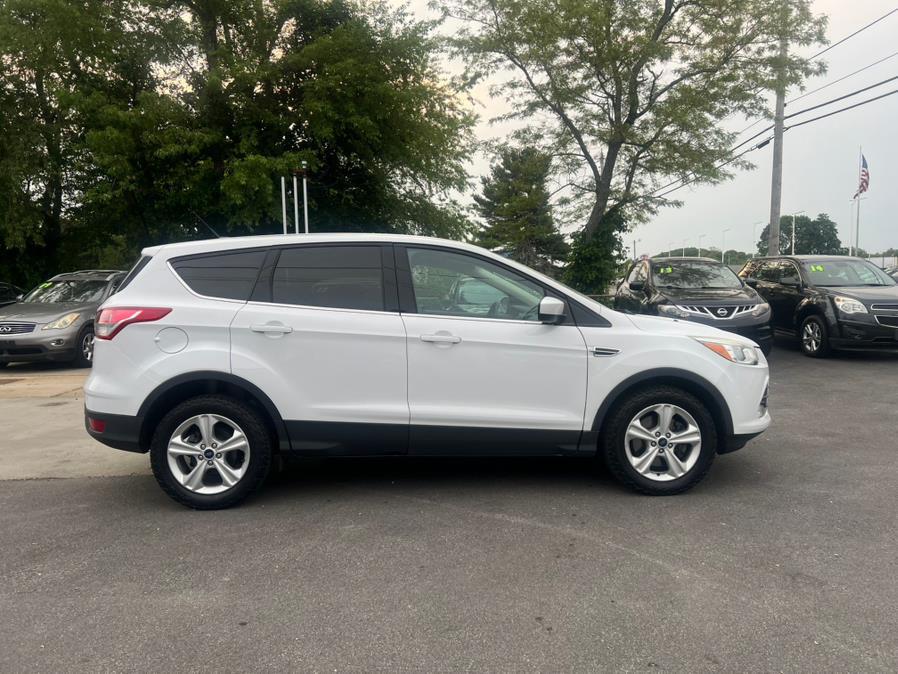 2016 Ford Escape 4WD 4dr SE, available for sale in Swansea, Massachusetts | Gas On The Run. Swansea, Massachusetts 2016 Ford Escape 4WD 4dr SE, available for sale in Swansea, Massachusetts | Gas On The Run. Swansea, Massachusetts
