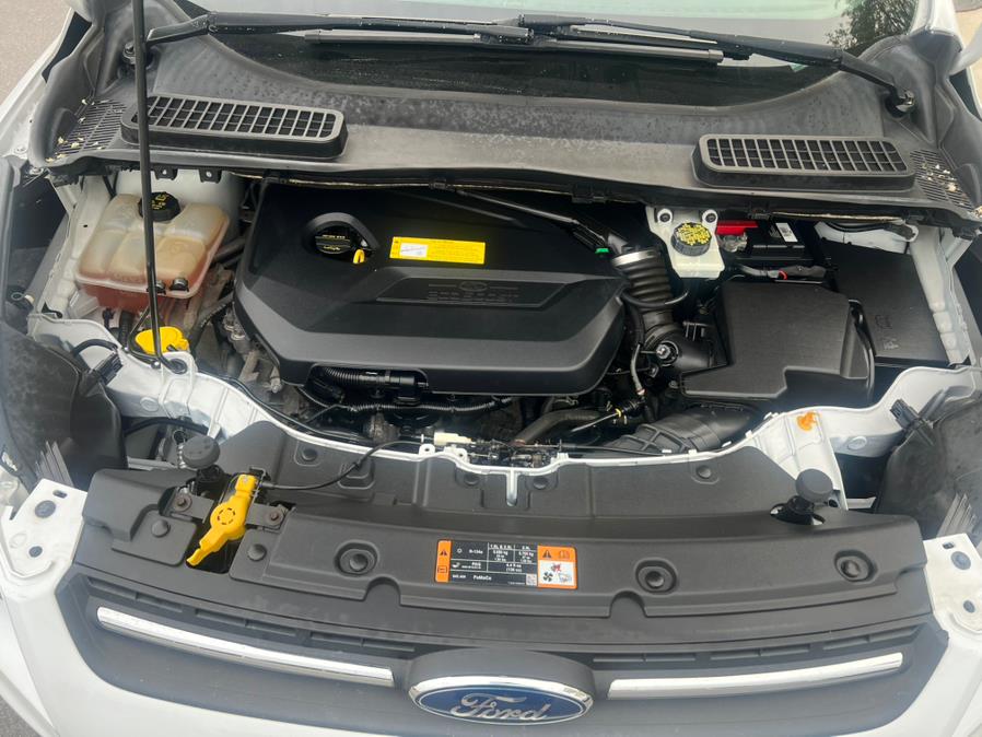 2016 Ford Escape 4WD 4dr SE, available for sale in Swansea, Massachusetts | Gas On The Run. Swansea, Massachusetts 2016 Ford Escape 4WD 4dr SE, available for sale in Swansea, Massachusetts | Gas On The Run. Swansea, Massachusetts