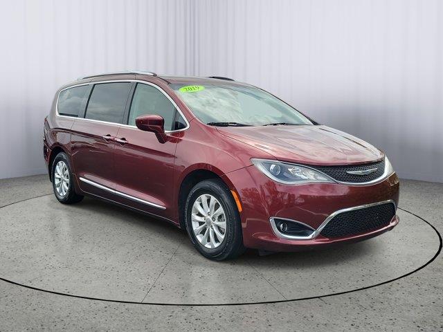 Used 2019 Chrysler Pacifica in Fort Myers, Florida | Carlux Fort Myers. Fort Myers, Florida