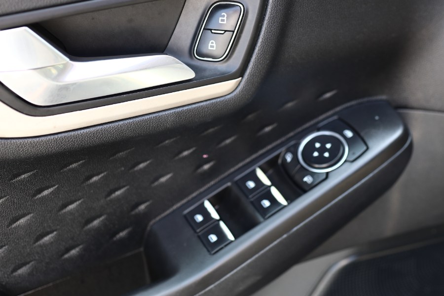 2020 Ford Escape SE photo 3