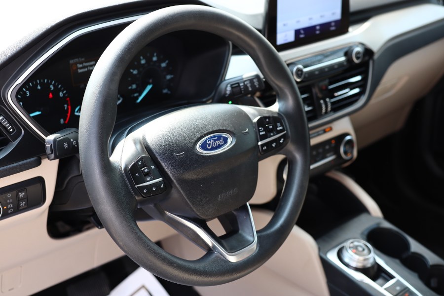 2020 Ford Escape SE photo 2