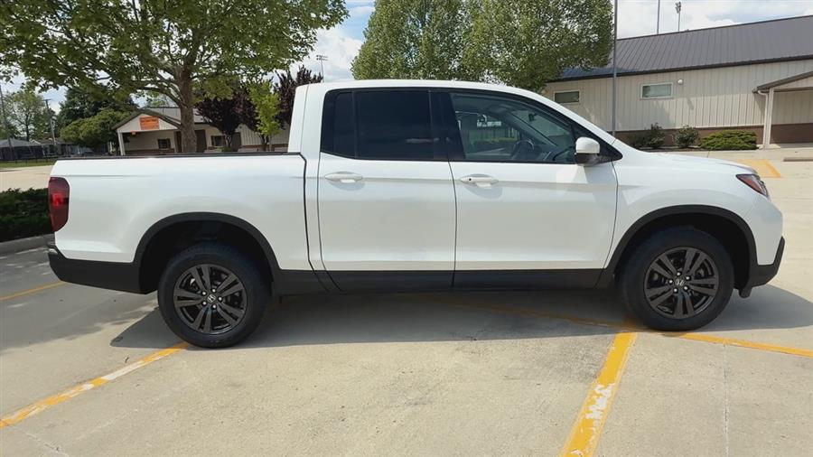 2020 Honda Ridgeline Sport photo 2