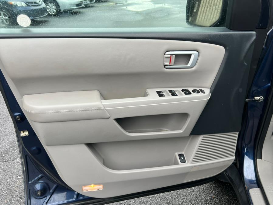 2014 Honda Pilot 4WD 4dr EX-L, available for sale in Westfield, Massachusetts | Auto Wings Cop. Westfield, Massachusetts 2014 Honda Pilot 4WD 4dr EX-L, available for sale in Westfield, Massachusetts | Auto Wings Cop. Westfield, Massachusetts