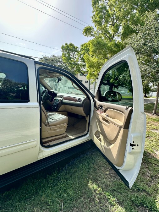 2014 Chevrolet Suburban 2WD 4dr LT, available for sale in Hollywood, Florida | Select Auto Hollywood. Hollywood, Florida 2014 Chevrolet Suburban 2WD 4dr LT, available for sale in Hollywood, Florida | Select Auto Hollywood. Hollywood, Florida