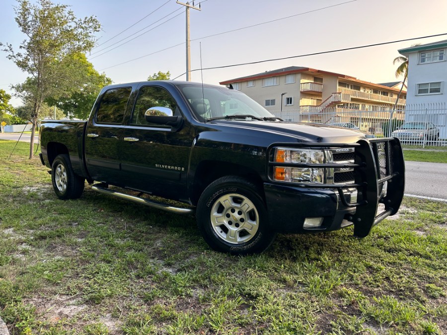 2007 Chevrolet Silverado 1500 2WD Crew Cab 143.5" LT w/1LT, available for sale in Hollywood, Florida | Select Auto Hollywood. Hollywood, Florida 2007 Chevrolet Silverado 1500 2WD Crew Cab 143.5" LT w/1LT, available for sale in Hollywood, Florida | Select Auto Hollywood. Hollywood, Florida