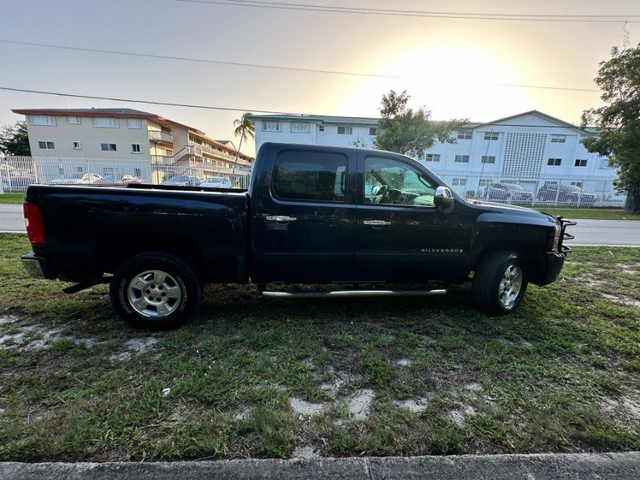 2007 Chevrolet Silverado 1500 2WD Crew Cab 143.5" LT w/1LT, available for sale in Hollywood, Florida | Select Auto Hollywood. Hollywood, Florida 2007 Chevrolet Silverado 1500 2WD Crew Cab 143.5" LT w/1LT, available for sale in Hollywood, Florida | Select Auto Hollywood. Hollywood, Florida