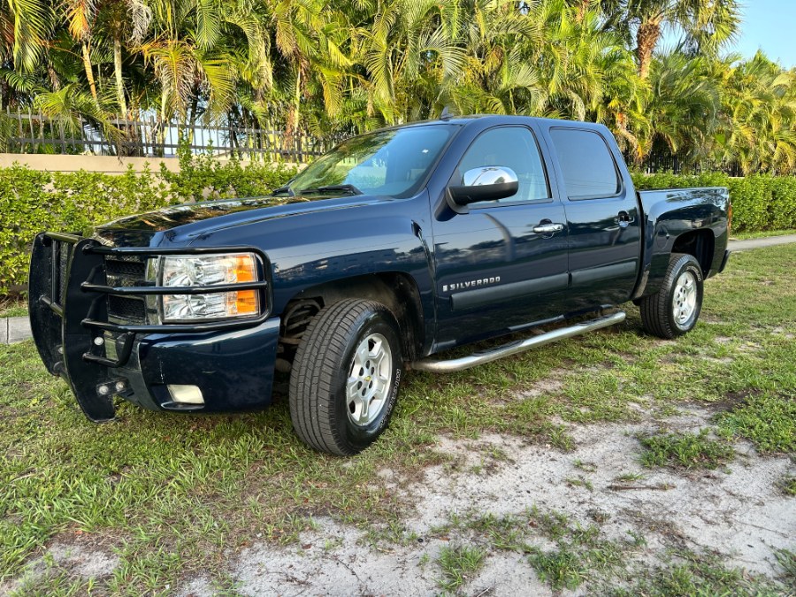 2007 Chevrolet Silverado 1500 2WD Crew Cab 143.5" LT w/1LT, available for sale in Hollywood, Florida | Select Auto Hollywood. Hollywood, Florida 2007 Chevrolet Silverado 1500 2WD Crew Cab 143.5" LT w/1LT, available for sale in Hollywood, Florida | Select Auto Hollywood. Hollywood, Florida