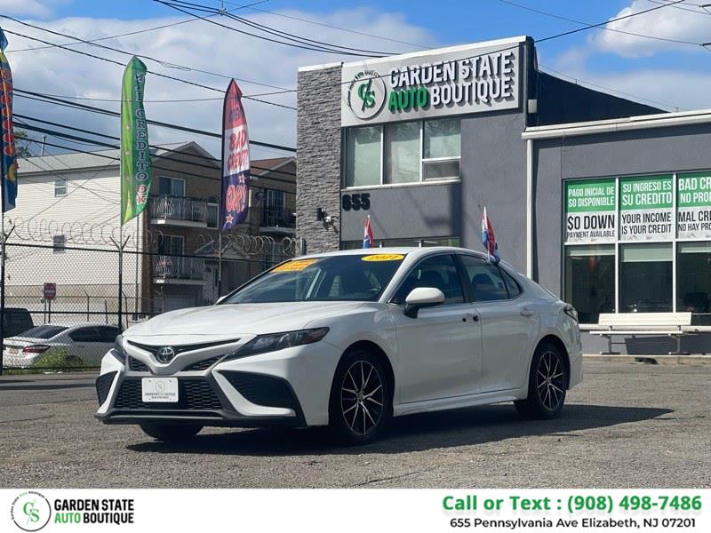 2021 Toyota Camry SE's photo